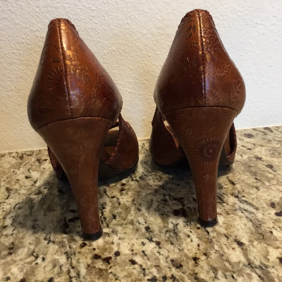 Brown BCBG girls pump shoes - Picture 5 of 5